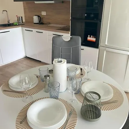 Modern Aparment In Moruse Compex With Free Parking Apartment *