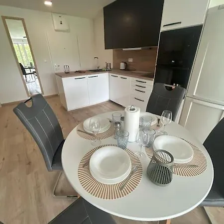 Apartment Modern Aparment In Moruse Compex With Free Parking *