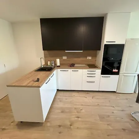 Modern Aparment In Moruse Compex With Free Parking *