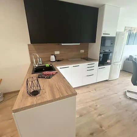 Apartment Modern Aparment In Moruse Compex With Free Parking *