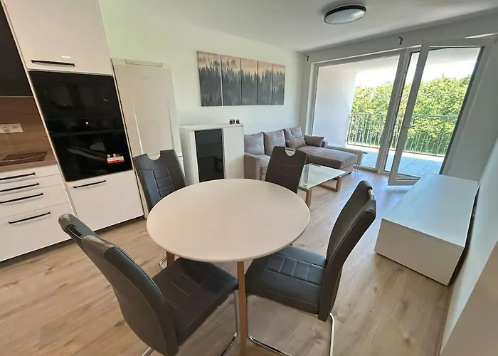 Modern Aparment In Moruse Compex With Free Parking Apartmán